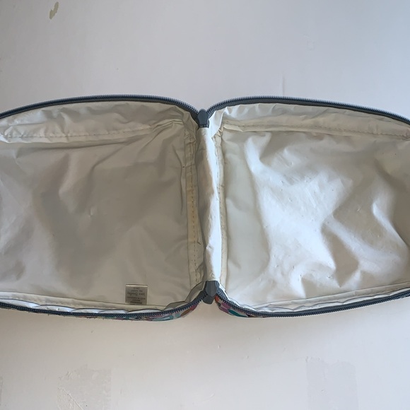 Vera Bradley Sunny Medallion Lunch Bag - Picture 6 of 6